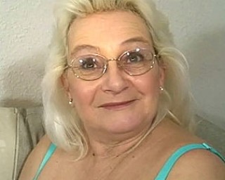 This older slut loves to knibble and suck cock